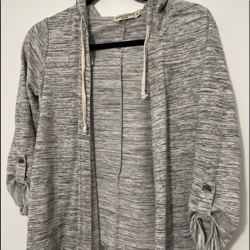 Sporty sweater great with legging and tennis shoes.